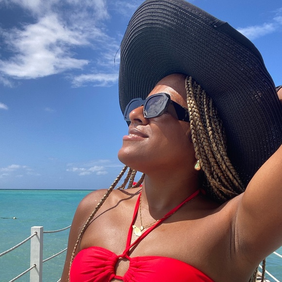 Meet your Posher, Chantell - Picture 1 of 4